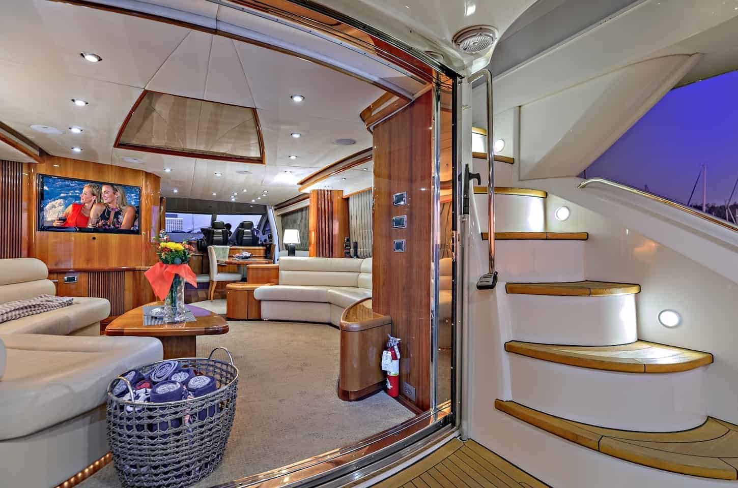 82' Sunseeker Flybridge Luxury Yacht - Boat Rental Near Me